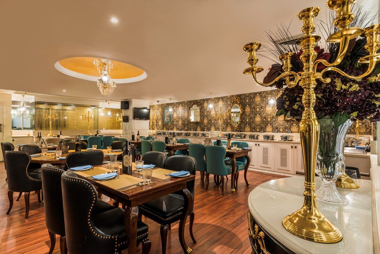 Food Court in Ambience Mall Gurgaon